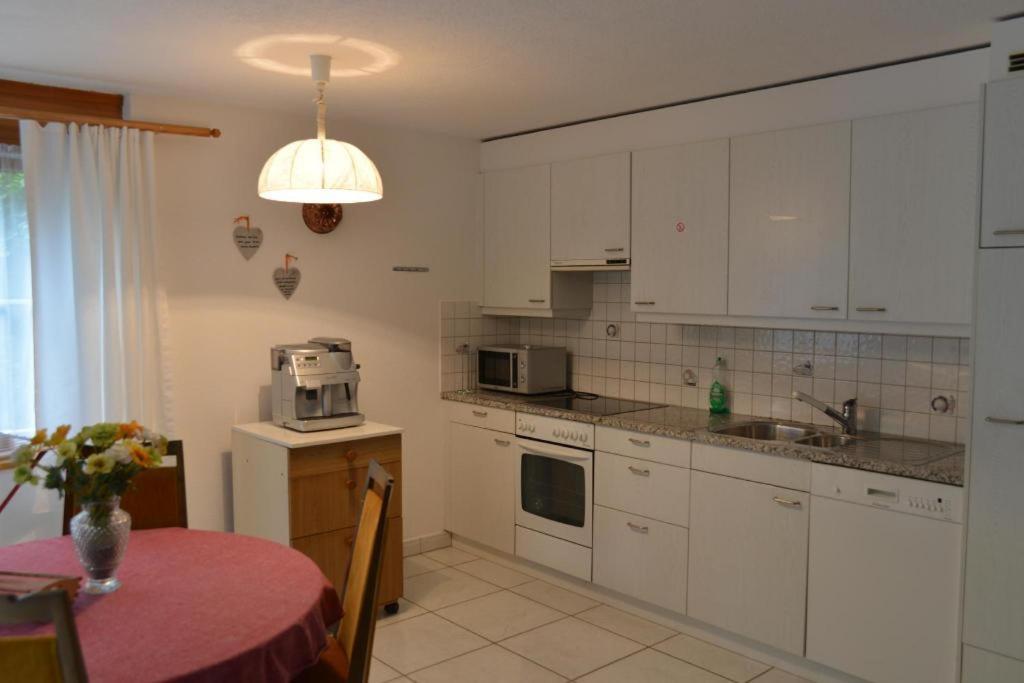 Bed And Breakfast - Die Aelplersuit Fuer Backpackers Im Berghuesli Linthal ภายนอก รูปภาพ