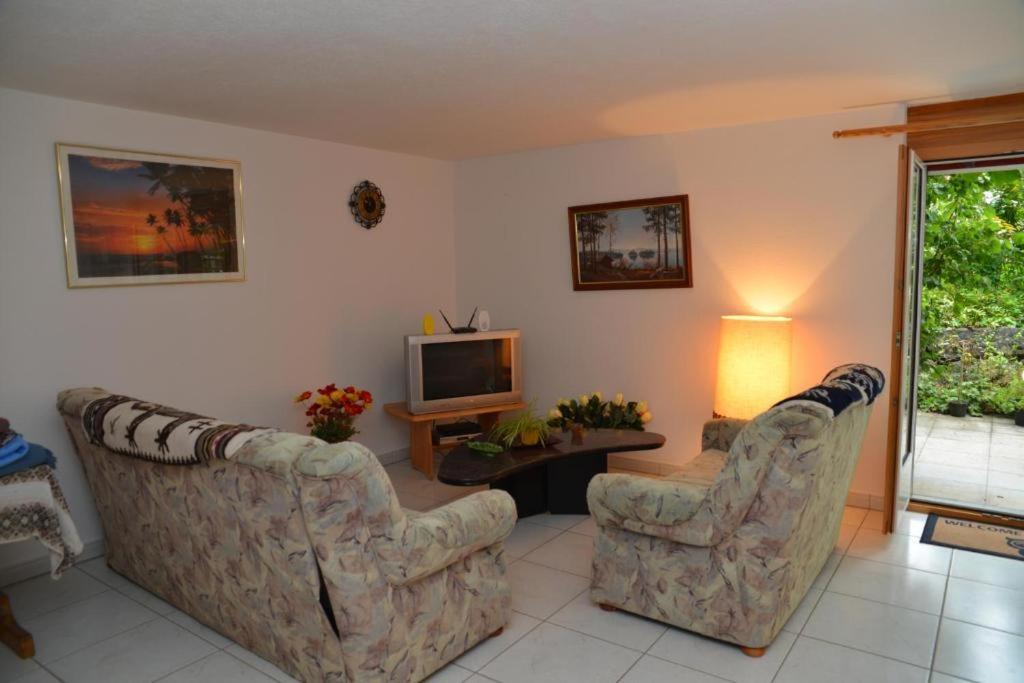 Bed And Breakfast - Die Aelplersuit Fuer Backpackers Im Berghuesli Linthal ภายนอก รูปภาพ