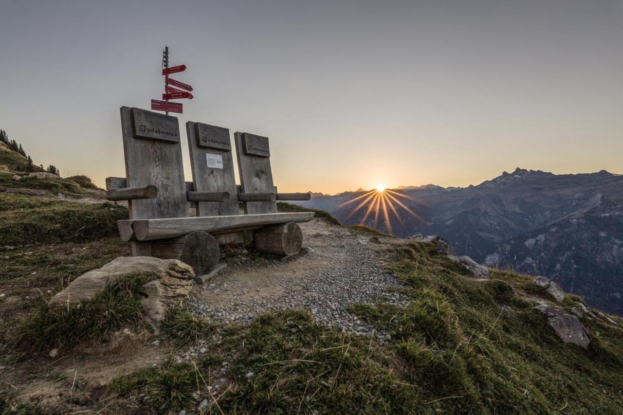 Bed And Breakfast - Die Aelplersuit Fuer Backpackers Im Berghuesli Linthal ภายนอก รูปภาพ