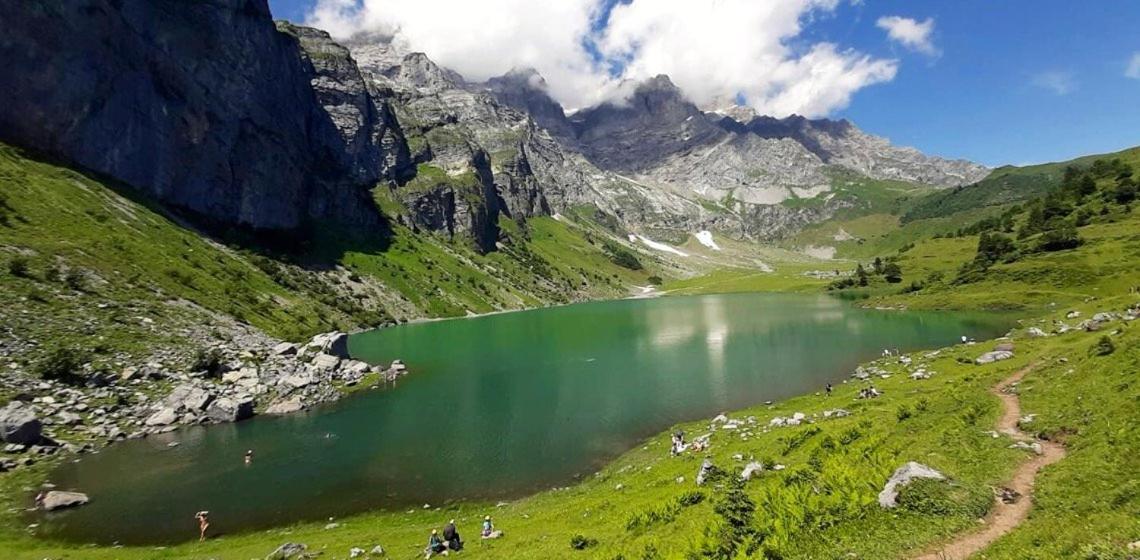 Bed And Breakfast - Die Aelplersuit Fuer Backpackers Im Berghuesli Linthal ภายนอก รูปภาพ