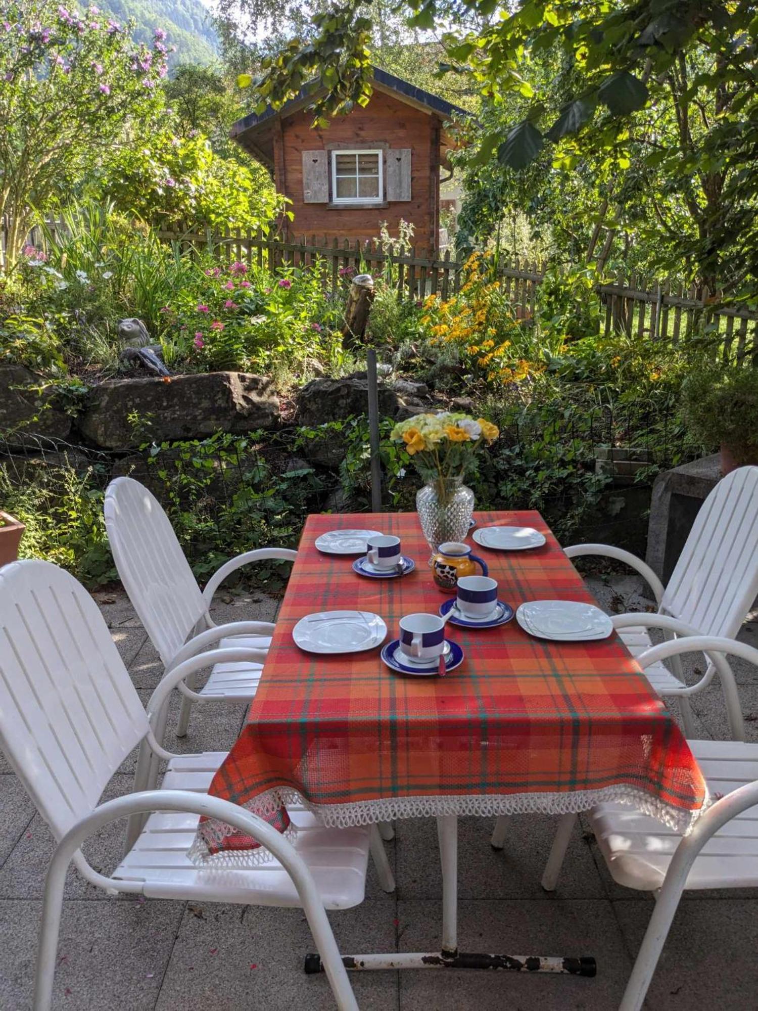 Bed And Breakfast - Die Aelplersuit Fuer Backpackers Im Berghuesli Linthal ภายนอก รูปภาพ